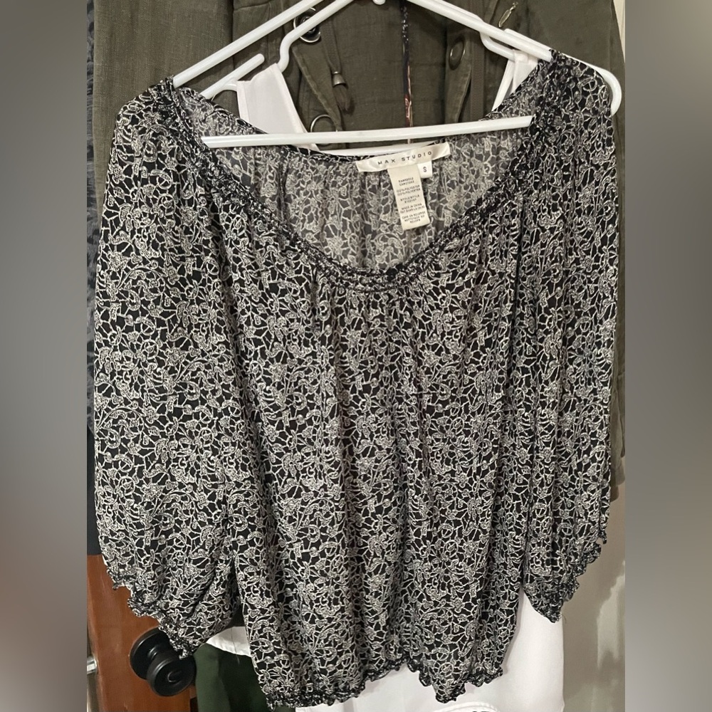 Max Studio Black and White Floral Peasant Blouse